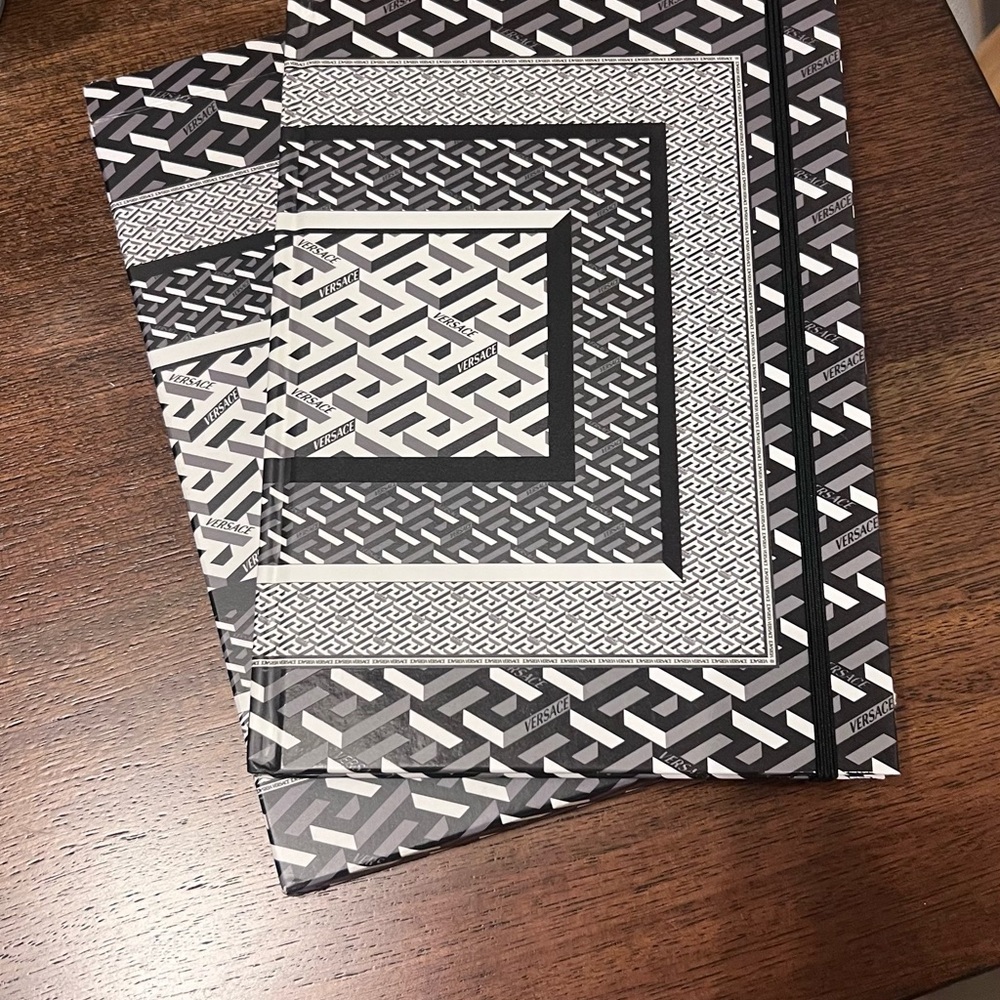 NEW VERSACE Signature Graphic Greca Print Black & White Notebook Table Decor - Picture 6 of 10
